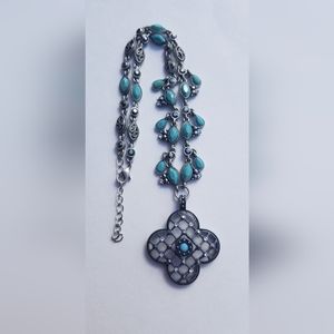 Marvella turquoise color silvertone necklace/pendant